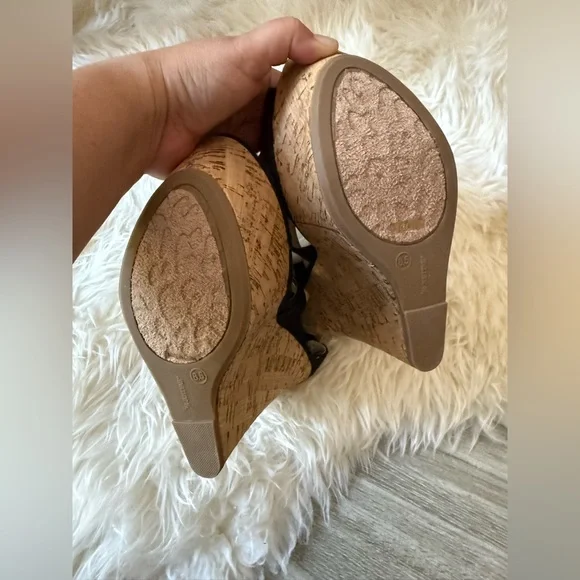 JustFab Black Wedge Sandals with Floral Accent - Picture 5 of 6